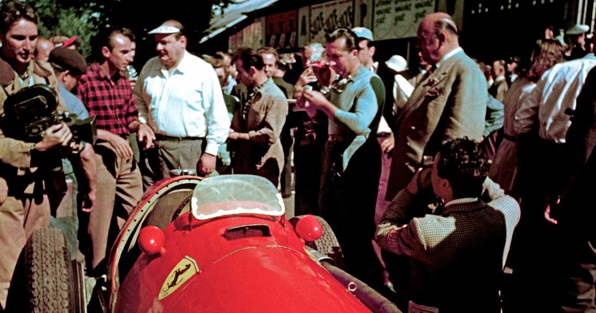 Monaco-1955-Ferrari-Champion-Ascari-st-rzt-mit-Rennwagen-ins-Hafenbecken