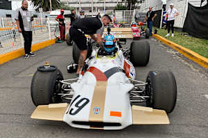 Wer ist hier zu sehen? Wo und wann entstand das Bild?