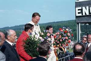 Dan Gurney nach dem Sieg beim Belgien-GP 1967