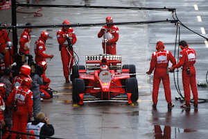 Skurriles Ende des britischen Grand Prix 1998: Schumi gewinnt – an der Box