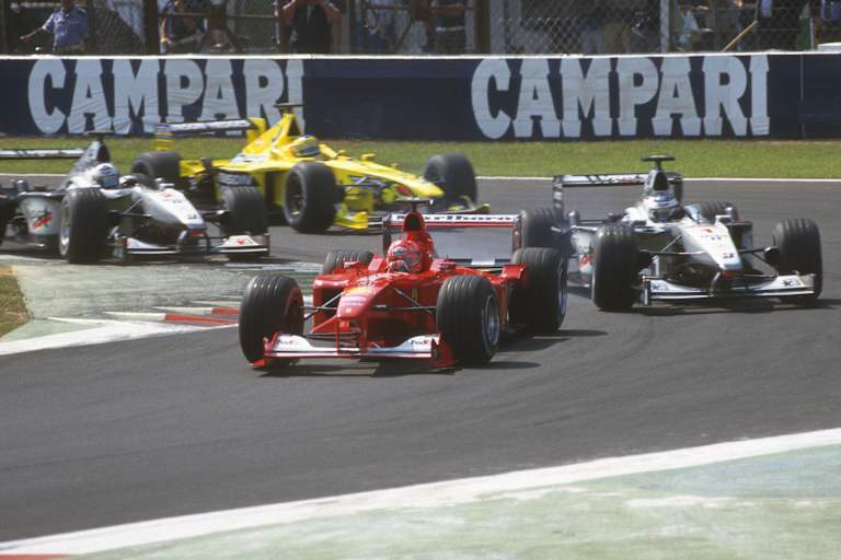 Michael Schumacher in Monza 2000 vor Mika Häkkinen