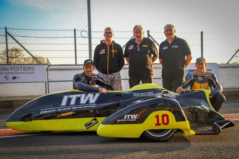 Das Team ITW Racing mit Markus Venus (vorne l.) und Thomas Hofer (vorne r.)