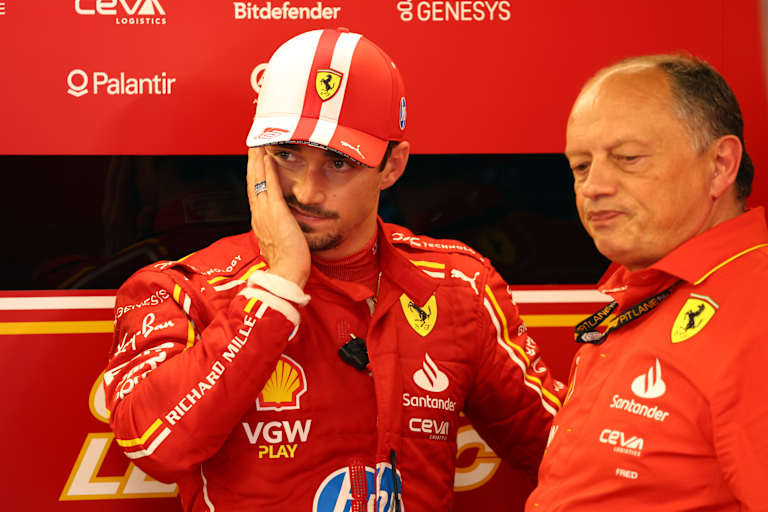 Nicht das erste Mal, dass Charles Leclerc getröstet werden muss