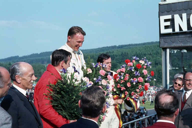 Dan Gurney nach dem Sieg beim Belgien-GP 1967