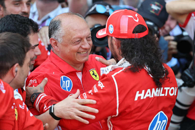 Ferrari-Teamchef Fred Vasseur und Lewis Hamilton