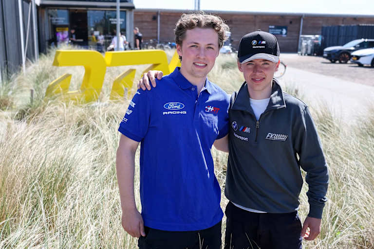Emil Gjerdrum und Storm Gjerdrum (v.l.n.r.) mischen das ADAC GT Masters auf