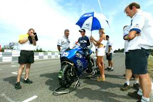 Chris Burns mit der ROC-Yamaha beim Start in Brünn 2003