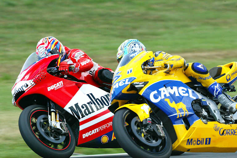 MotoGP 2023: Loris Capirossi im Duell mit Max Biaggi