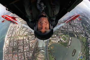 Mark Webber 2002 auf Höhenflug