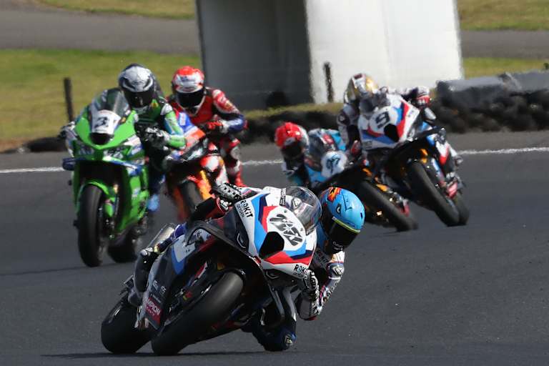 Miguel Oliveira (88) arbeitete sich flott durchs Feld