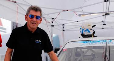Roland Asch mit vollem Programm beim Oldtimer-Grand-Prix