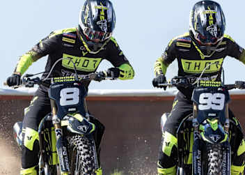 Das Triumph-Werksteam mit Camden Mc Lellan und Guillem Farres 