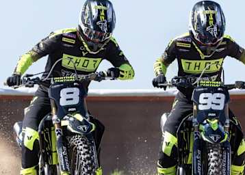 Das Triumph-Werksteam mit Camden Mc Lellan und Guillem Farres 