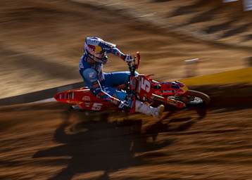 Lucas Coenen gewann den ersten MXGP-Lauf in Agueda