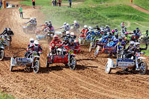 Holeshot für Peter-Zimmermann: Dahinter Wijers/Hoffmann, Hengster/Blume