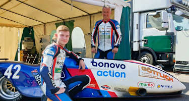 Lennard Göttlich (li.) sattelt wieder um