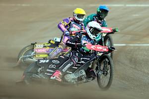 Kai Huckenbeck vor Kacper Woryna und Leon Madsen