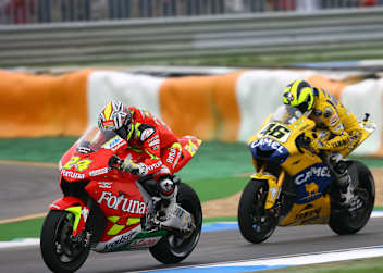 Estoril 2006: Toni Elias machte Valentino Rossi das Leben schwer