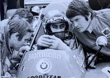 Jochen Neerpasch, Paul Rosche und Robin Herd zusammen mit «Strietzel» Stuck