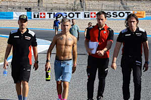 Alvaro Bautista mit nacktem Oberkörper: An Fitness mangelt es ihm nicht