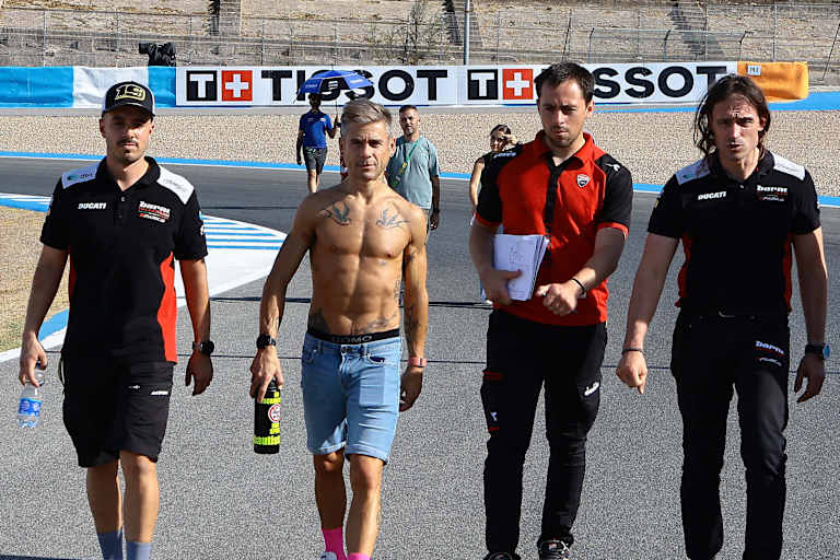 Alvaro Bautista mit nacktem Oberkörper: An Fitness mangelt es ihm nicht