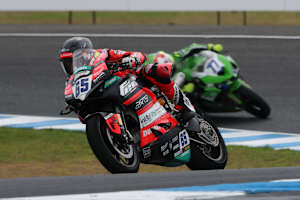 Philipp Öttl vor Domi Aegerter