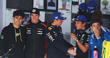Max Verstappen (M.) mit Bortoleto, Bearman, Antonelli und Colapinto