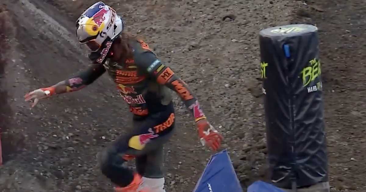 Der-brutale-Abflug-von-Aaron-Plessinger-KTM-in-Anaheim