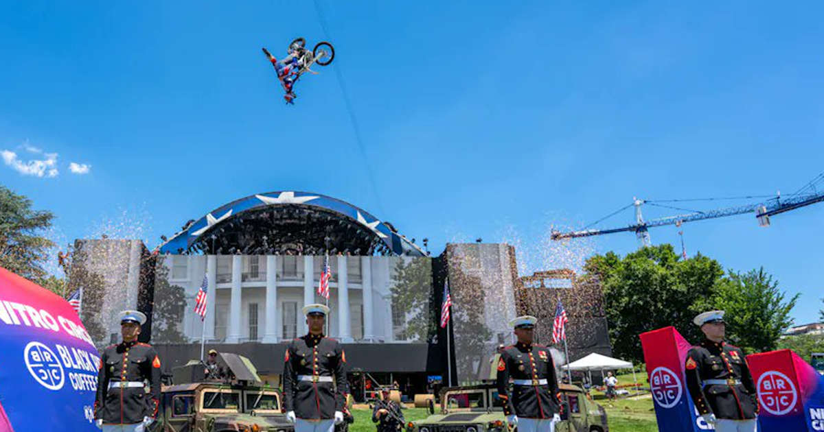 Freestyle-Show-direkt-vor-dem-Wei-en-Haus-mit-Travis-Pastrana-Freunden