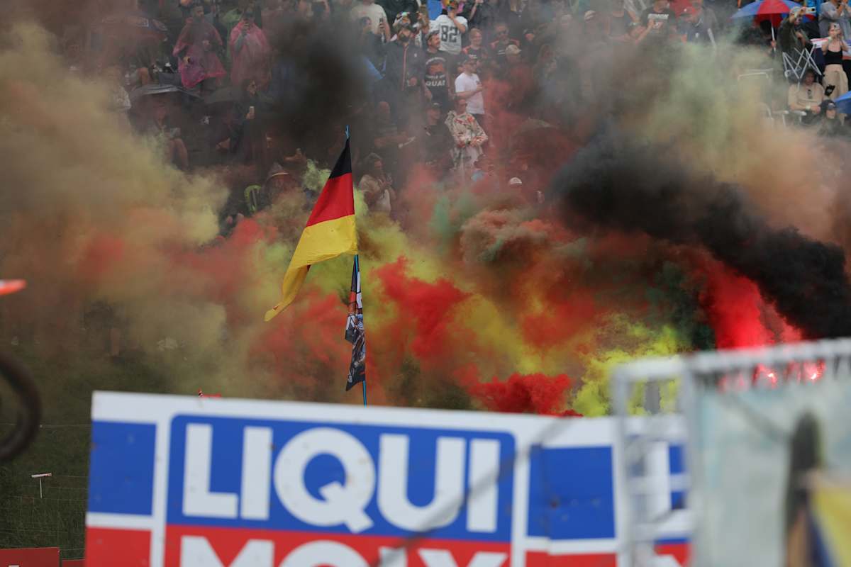 Fans am Hang der Nationen