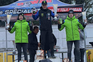 Das Podium von Pernes-les-Fontaines