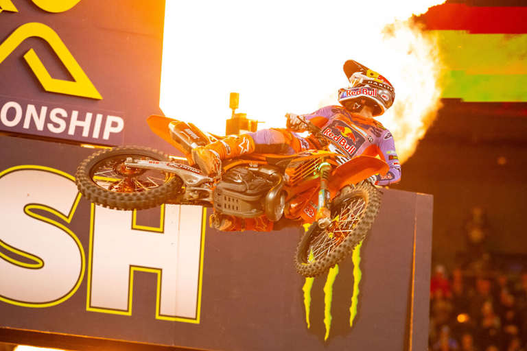Eli Tomac gewann den Saisonauftakt in Anaheim