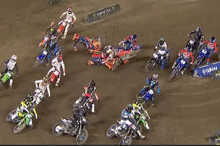 In der ersten Kurve kam es in Anaheim zum Crash