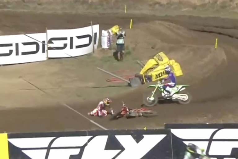 Jorge Prado stürzte in Führung liegend, Febvre übernahm die Spitze