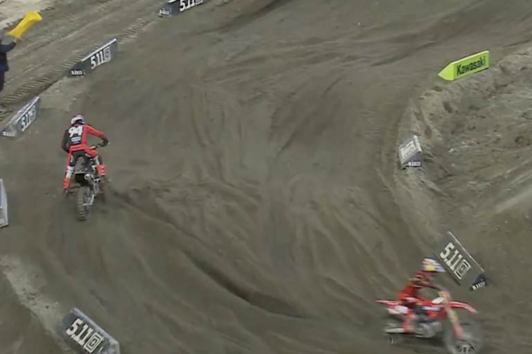 Ken Roczen musste sein Motorrad antreten, Lawrence konnte weiterfahren