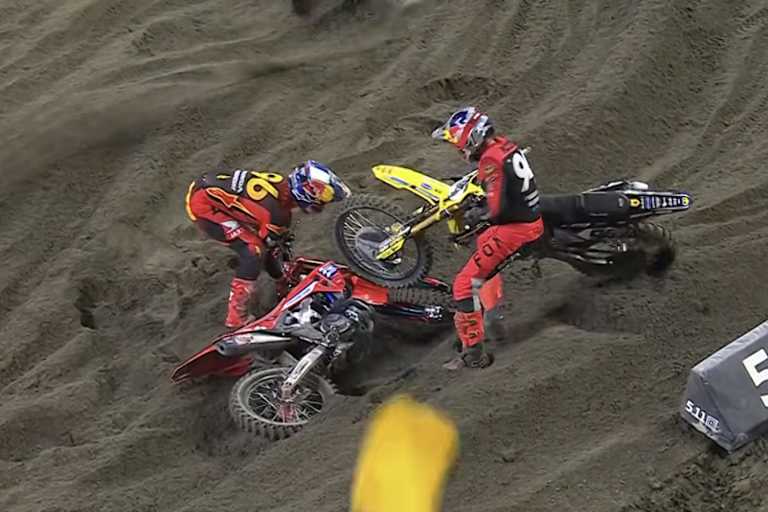 Ken Roczen und Hunter Lawrence am Boden