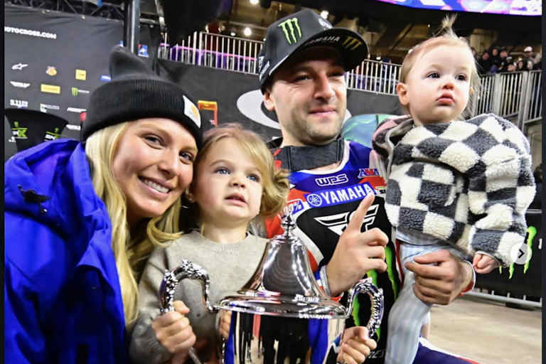Cooper Webb feiert mit seiner Familie