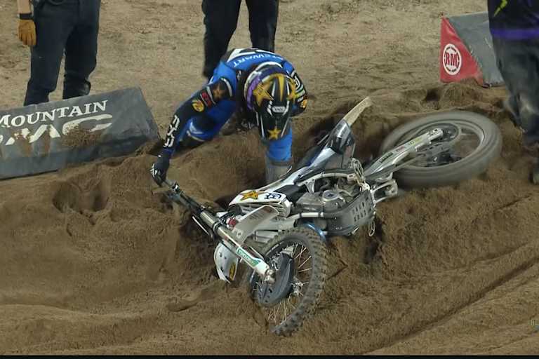 Malcolm Stewart stürzte in Glendale und fiel aus