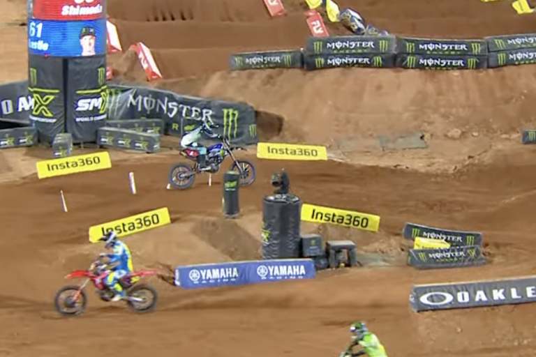 Haiden Deegan kreuzt die Split-Lane