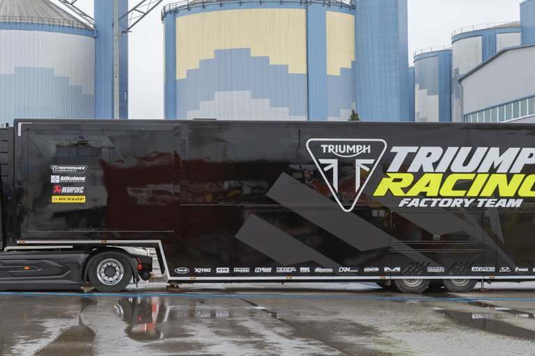 Das Triumph-Werksteam ist in Frauenfeld eingetroffen