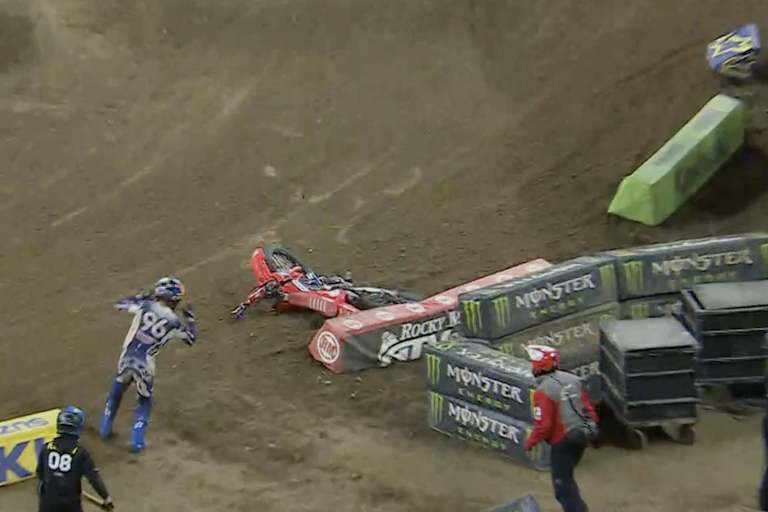 Hunter Lawrence stürzte am Ende der Waschbrettsektion