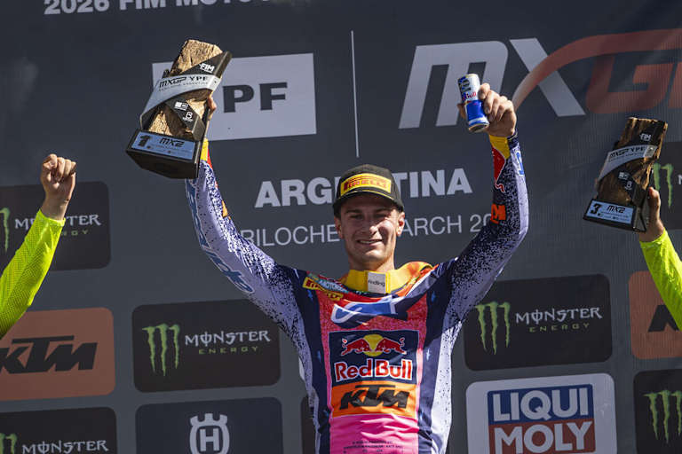 Simon Längenfelder auf dem Siegerpodest in Argentinien