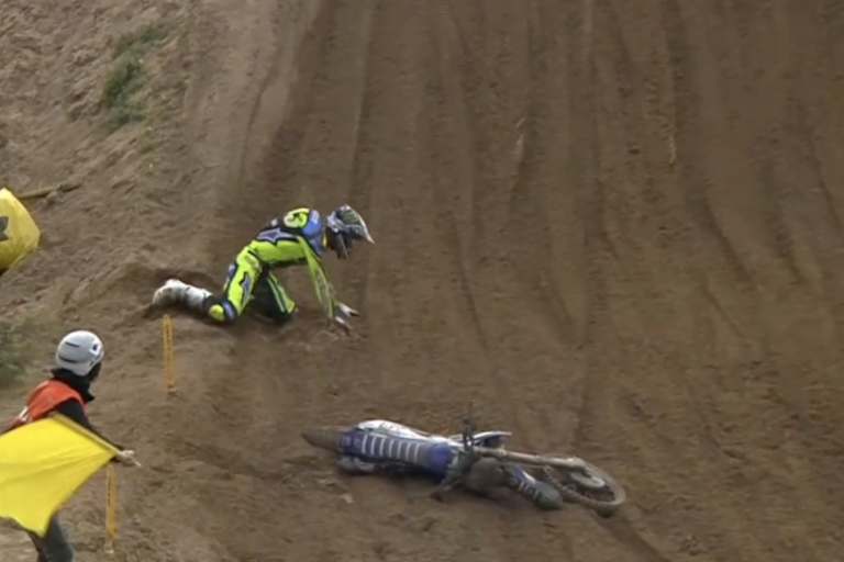 Tim Gajser nach seinem Sturz im zweiten Lauf in Riola Sardo