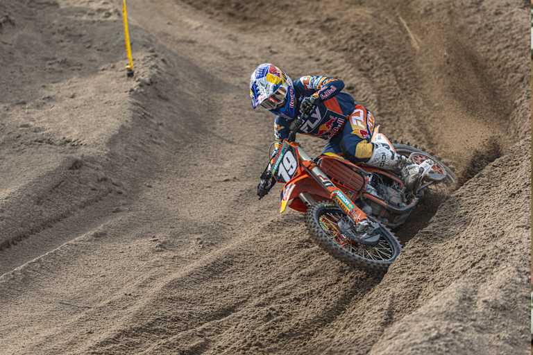 Sacha Coenen gewann den ersten MX2-Lauf in Riola Sardo