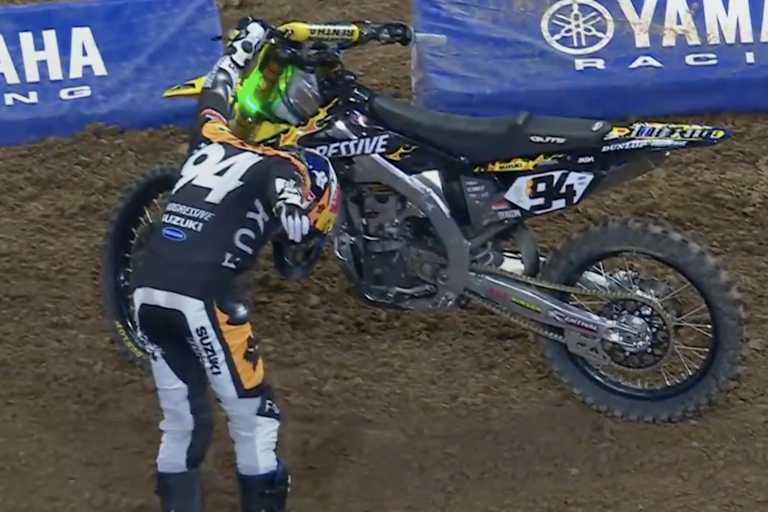 Ken Roczen bedankt sich bei den Fans in St. Louis