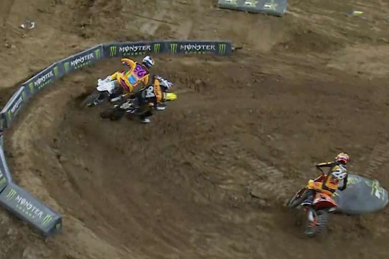 Das entscheidende Manöver: Roczen geht an Lawrence vorbei in Führung