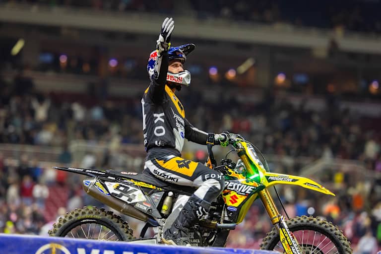 Ken Roczen feiert seinen Sieg in St. Louis