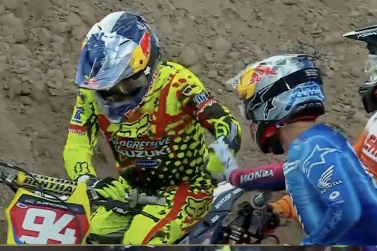 Hunter Lawrence gratuliert Ken Roczen im Ziel