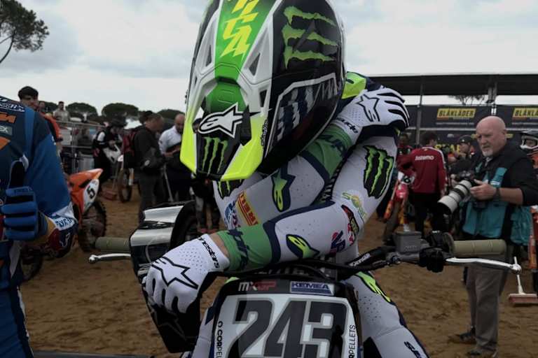 Tim Gajser versucht, beim Deutschland-Grand-Prix am Start zu stehen