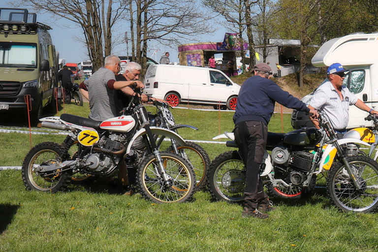 Historische Motorräder wie die legendäre Yamaha HL 500 standen am Start